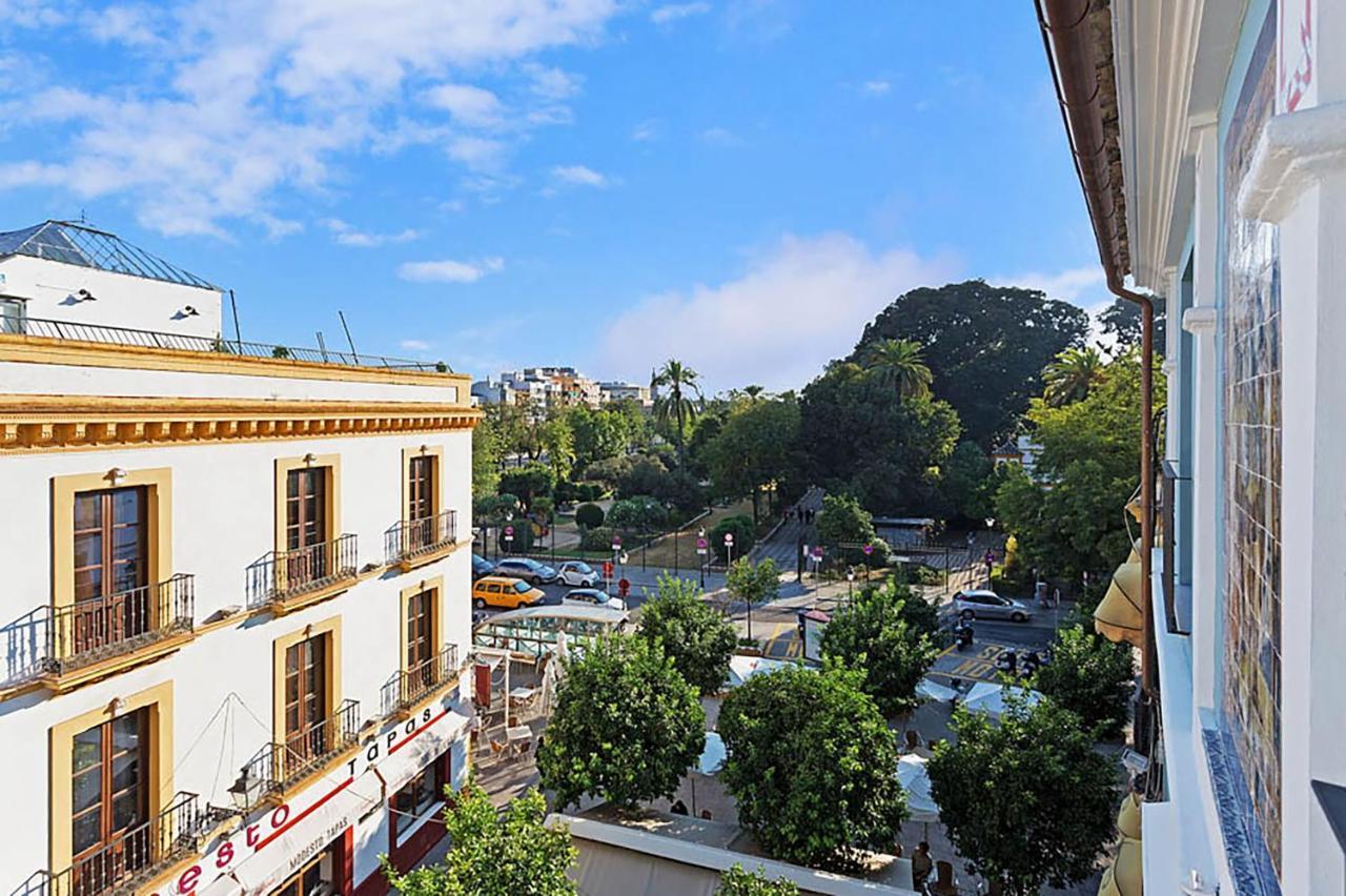 Palacio Del Siglo XVII Frente A Los Jardines De Murillo Sevilla Eksteriør billede