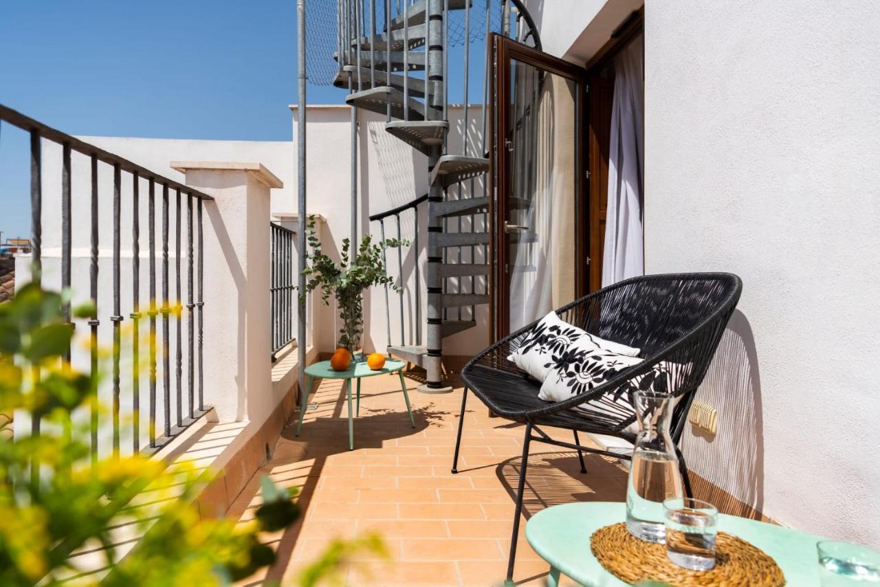 Palacio Del Siglo XVII Frente A Los Jardines De Murillo Sevilla Eksteriør billede